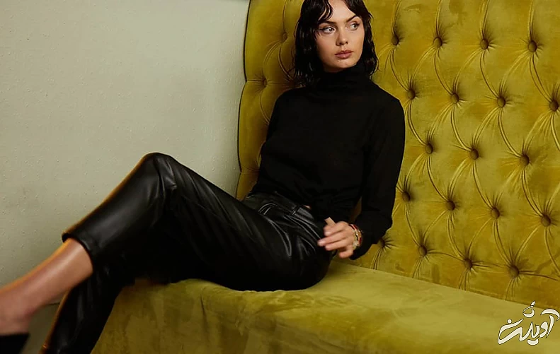 یقه اسکی و شلوار چرمی